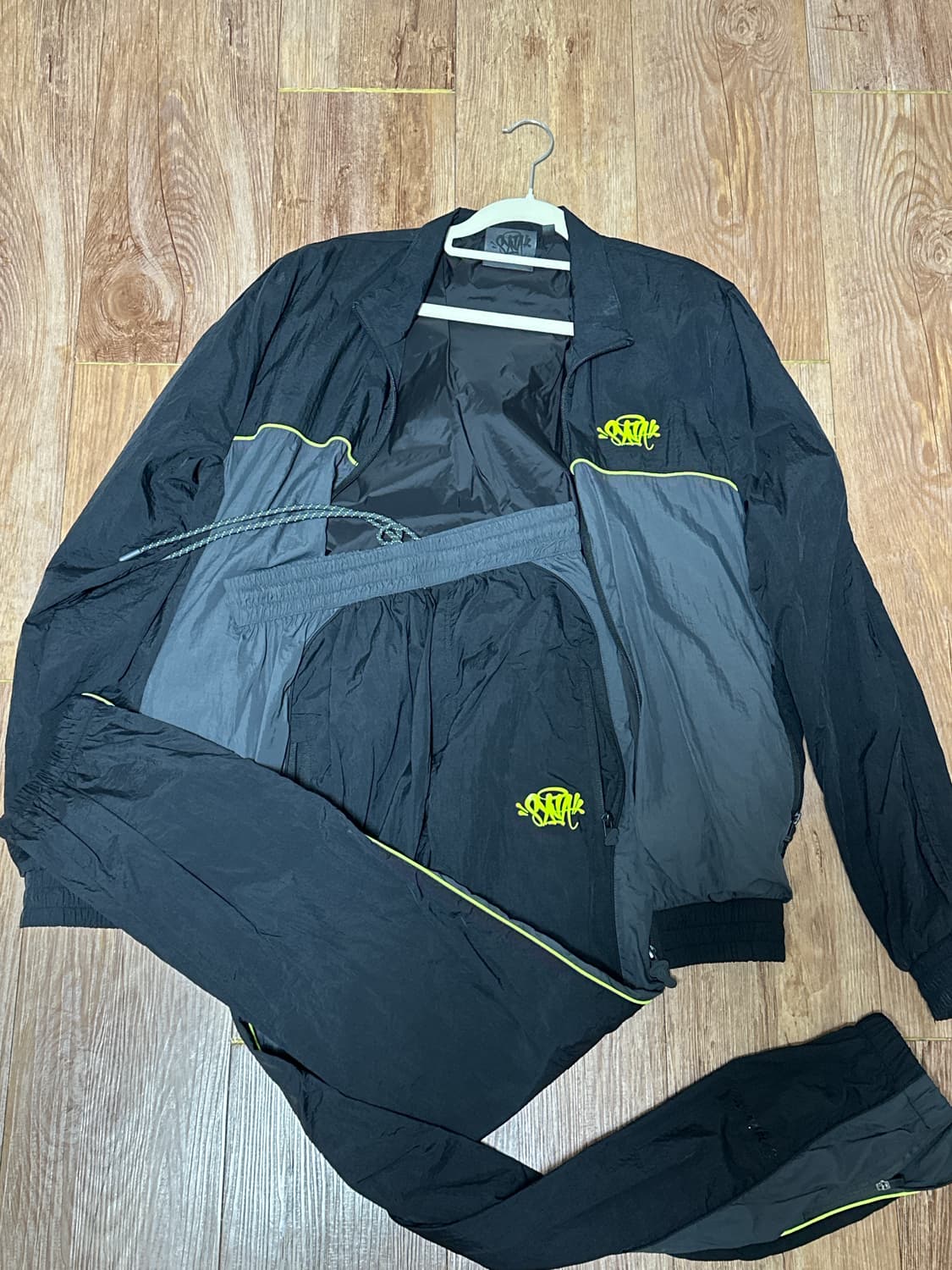 시나월드 트랙 셋업 급처 상품이미지1