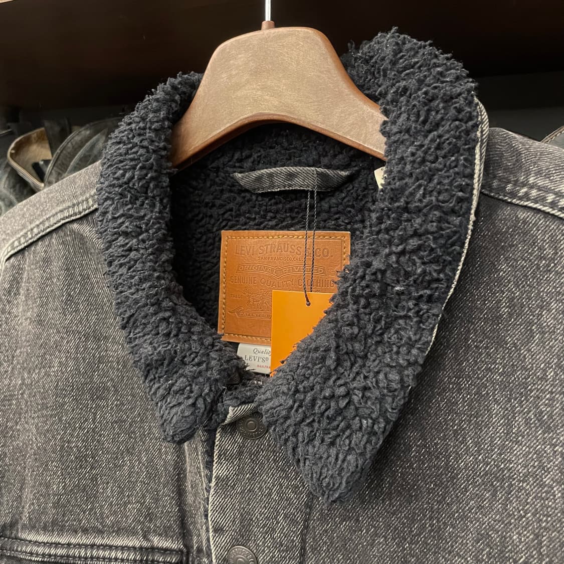 리바이스 프리미엄 타입2 흑청 쉐르파 데님 트러커 자켓 상품이미지3