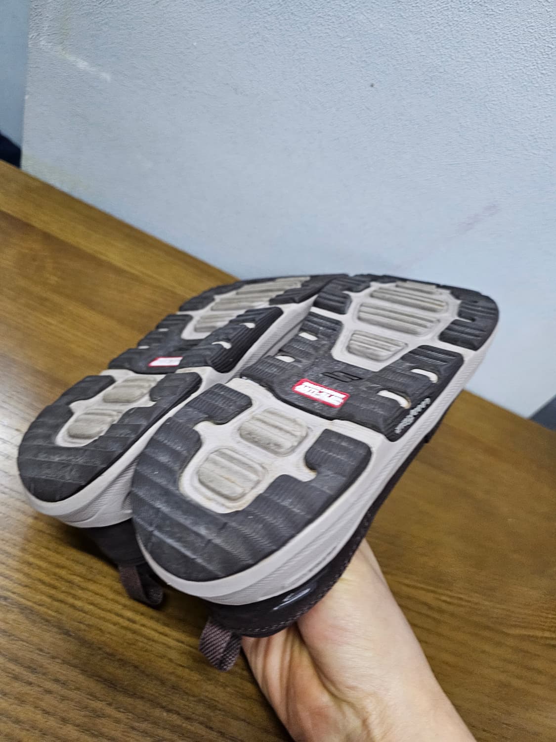 스케쳐스 아웃도어 ULTRA GO 슬립온 브라운 상품이미지10