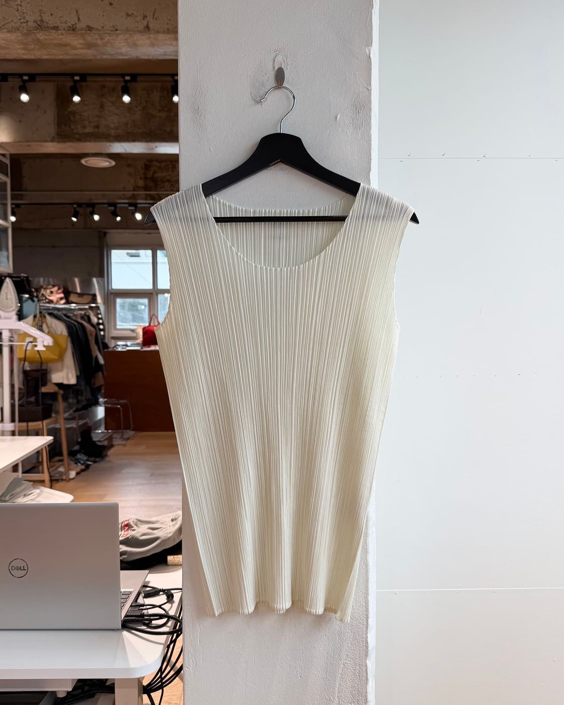 플리츠 플리즈 아이보리 링컬 슬리브리스 상품이미지1