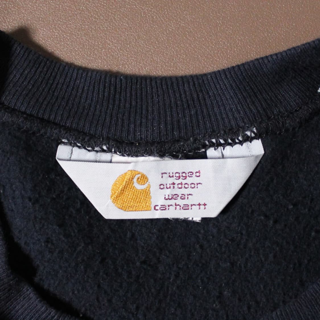 Carhartt 칼하트 기모 블랙 맨투맨 상품이미지4