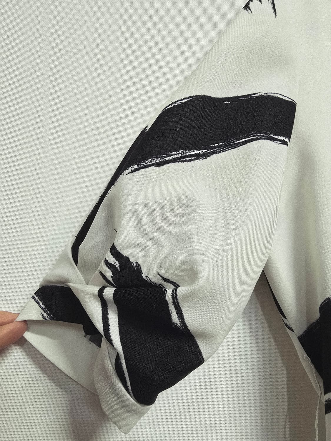 모조에스핀 화이트 블랙 브러쉬 패턴 원피스 상품이미지3