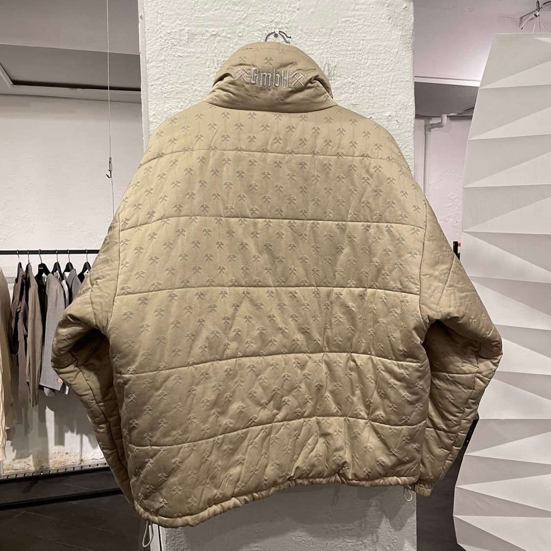 게엠베하(GmbH) 로고 패딩 자켓 상품이미지3