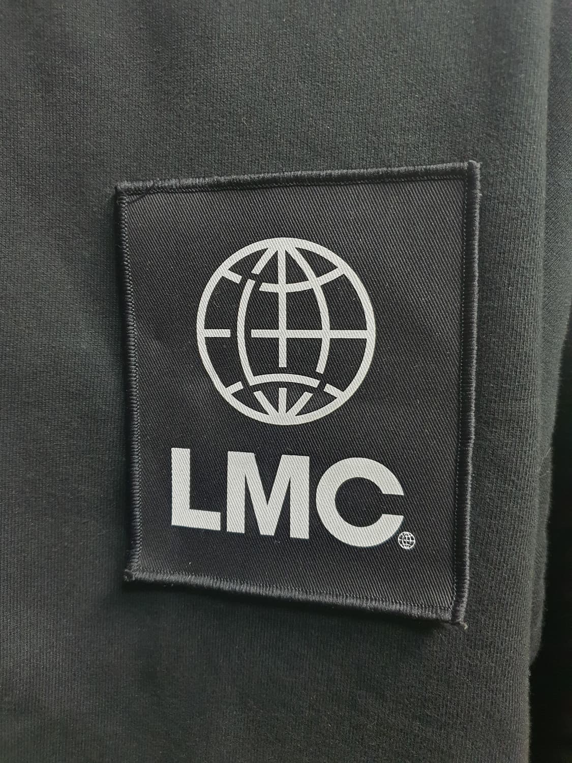 LMC 블랙 패치 맨투맨  상품이미지3