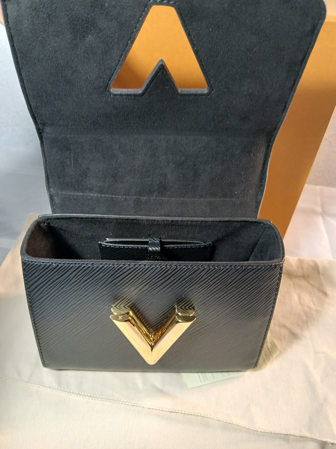 루이비통 트위스트PM 크로스백 M58723 상품이미지7