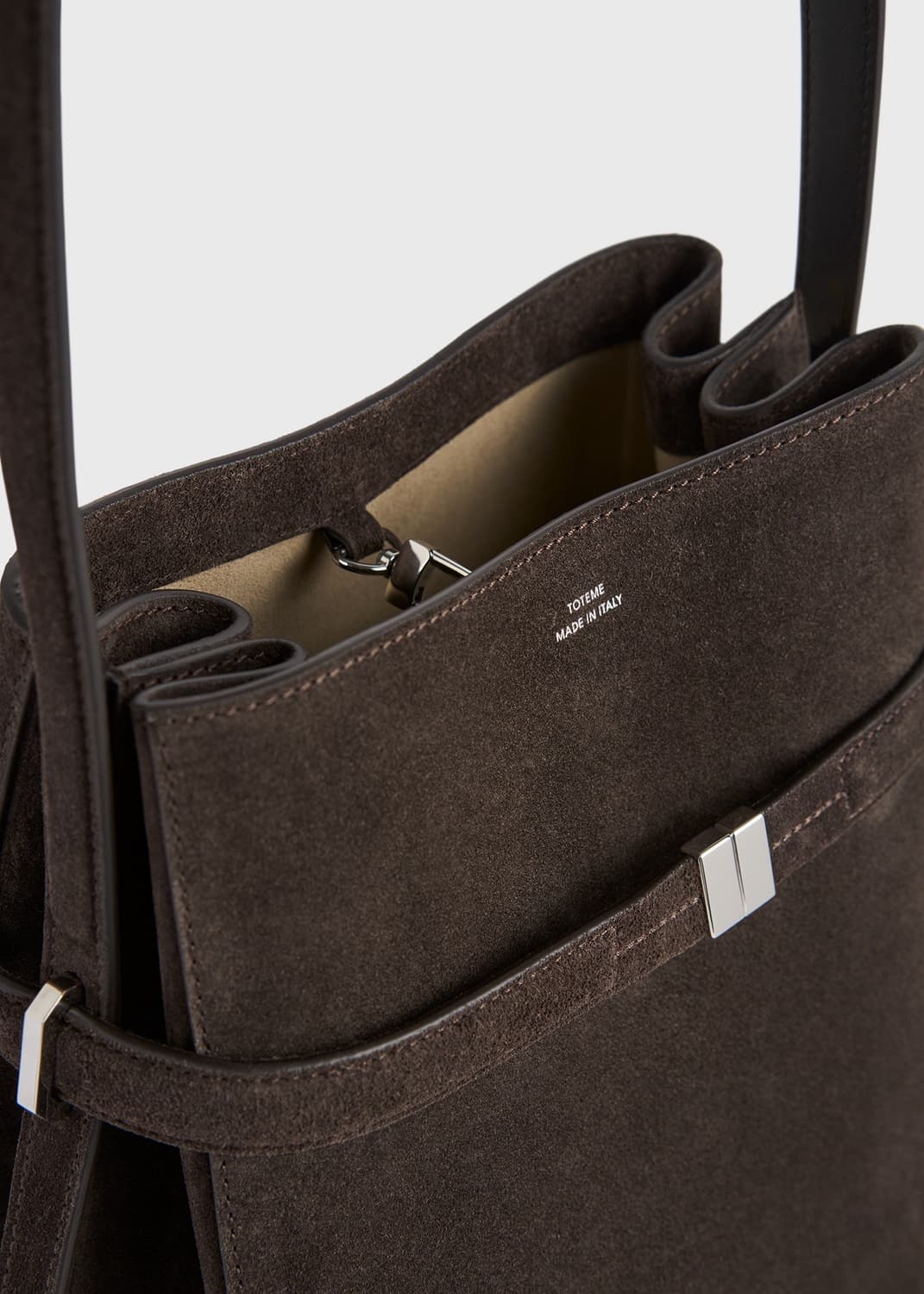 [새상품] 토템 벨티드 스웨이드 버킷 백 브라운 상품이미지6