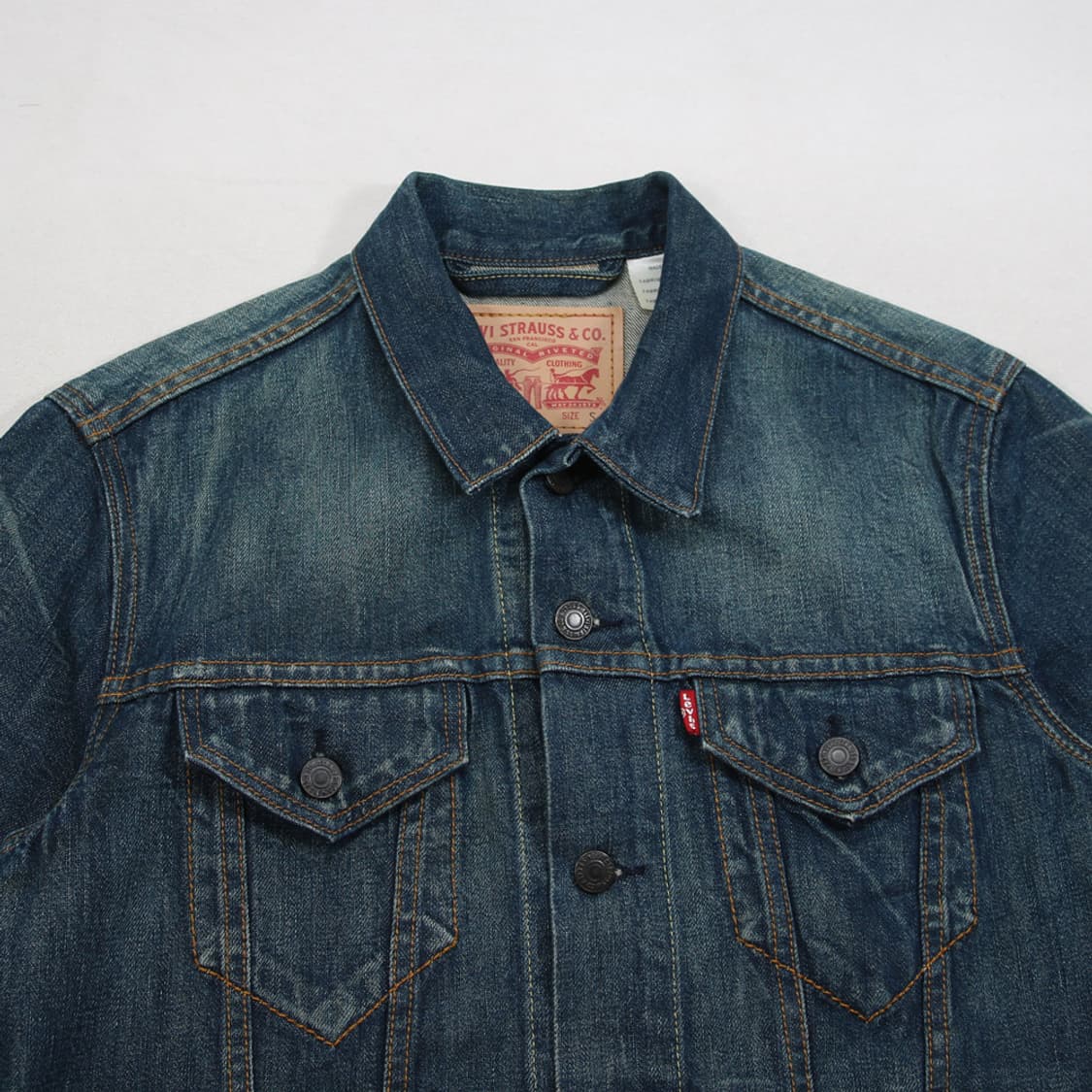 (착용컷) 리바이스 데님 트러커 자켓 (남성용 98) 상품이미지4