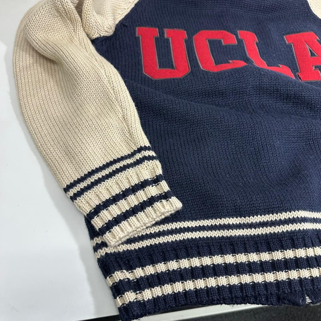 100 L UCLA 우클라 남아이보리 헤비울 니트자켓 상품이미지2