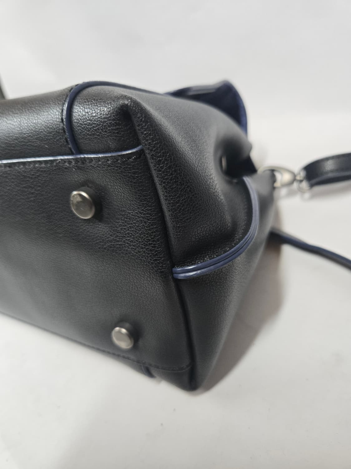 만다리나덕 블랙 레더 토트백 크로스백 상품이미지5