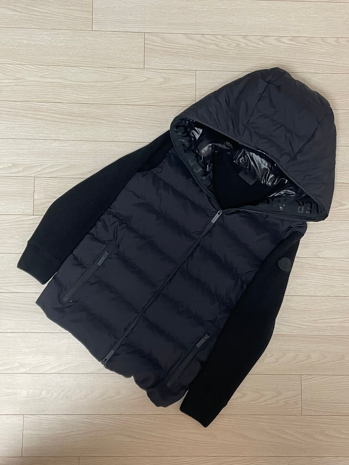 [ S / 새상품급 ] 몽클레어 후드 니트패딩 몽클라 니트패딩 블랙  상품이미지1