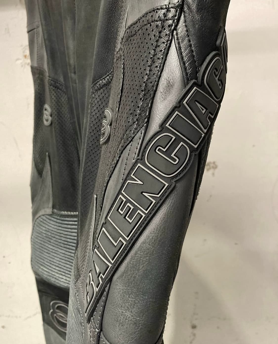 발렌시아가 로우 웨이스트 레더 바이커팬츠 상품이미지4