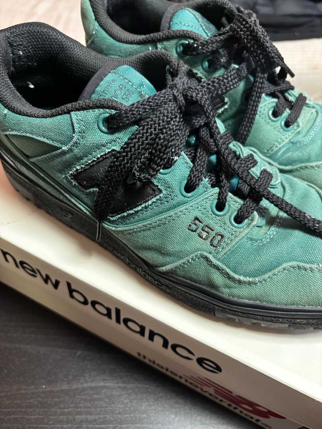 뉴발란스 x 디즈이즈네버댓 550 그린 블랙 상품이미지3