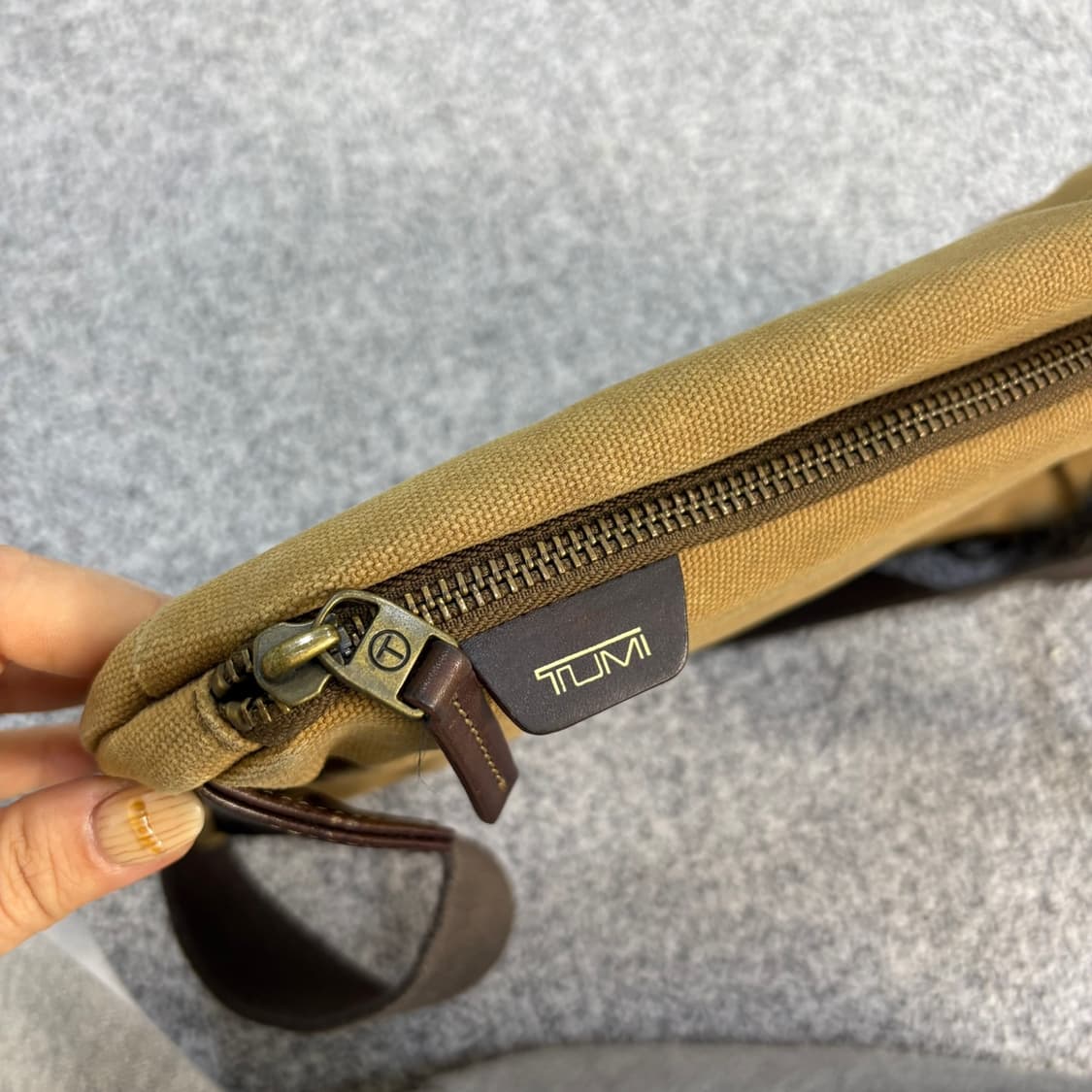 투미 캔버스 크로스백 메신저백 0409J 상품이미지5