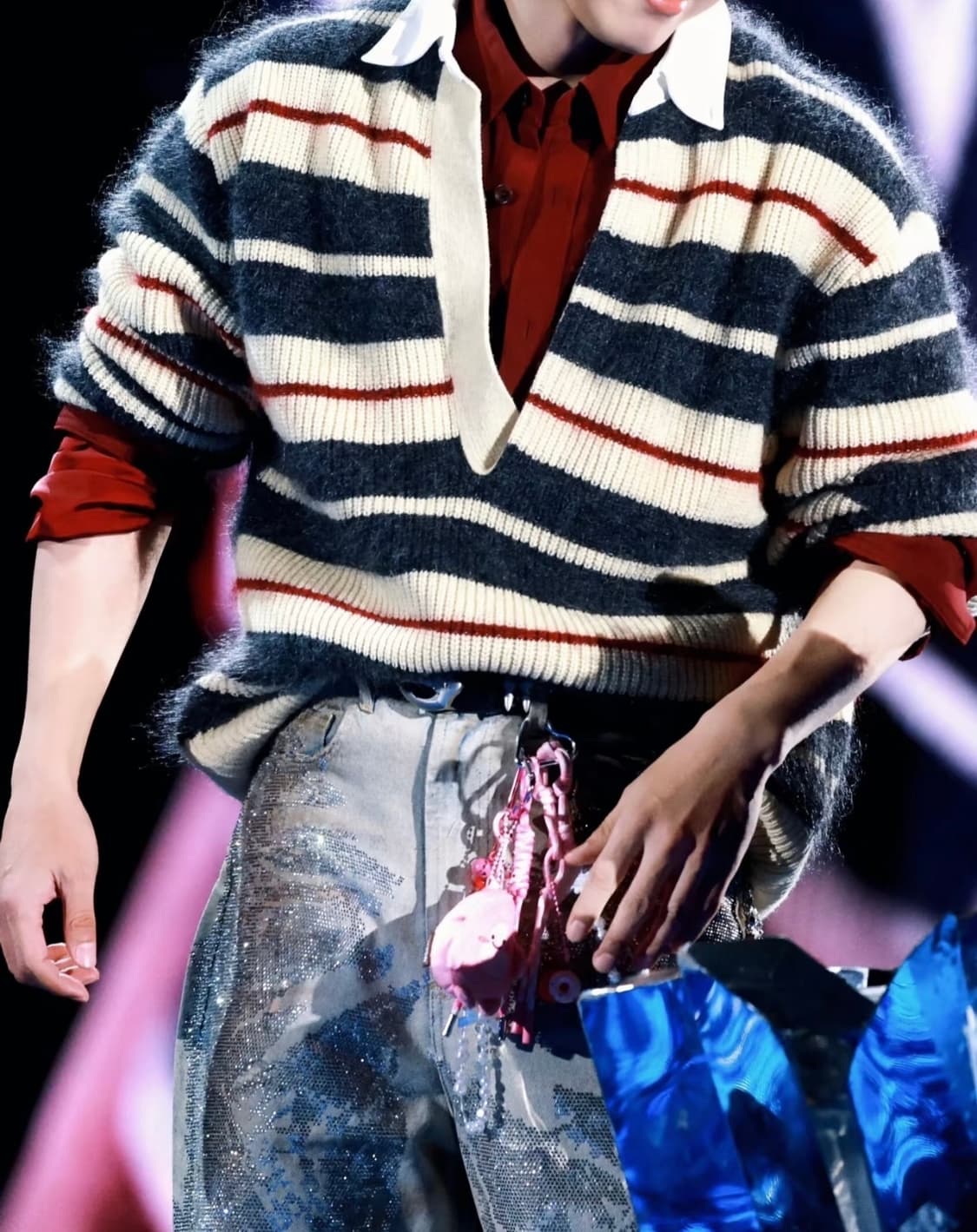 (25새상품)솔리드옴므 옐로우 스트라이프 오픈 칼라 니트 상품이미지3