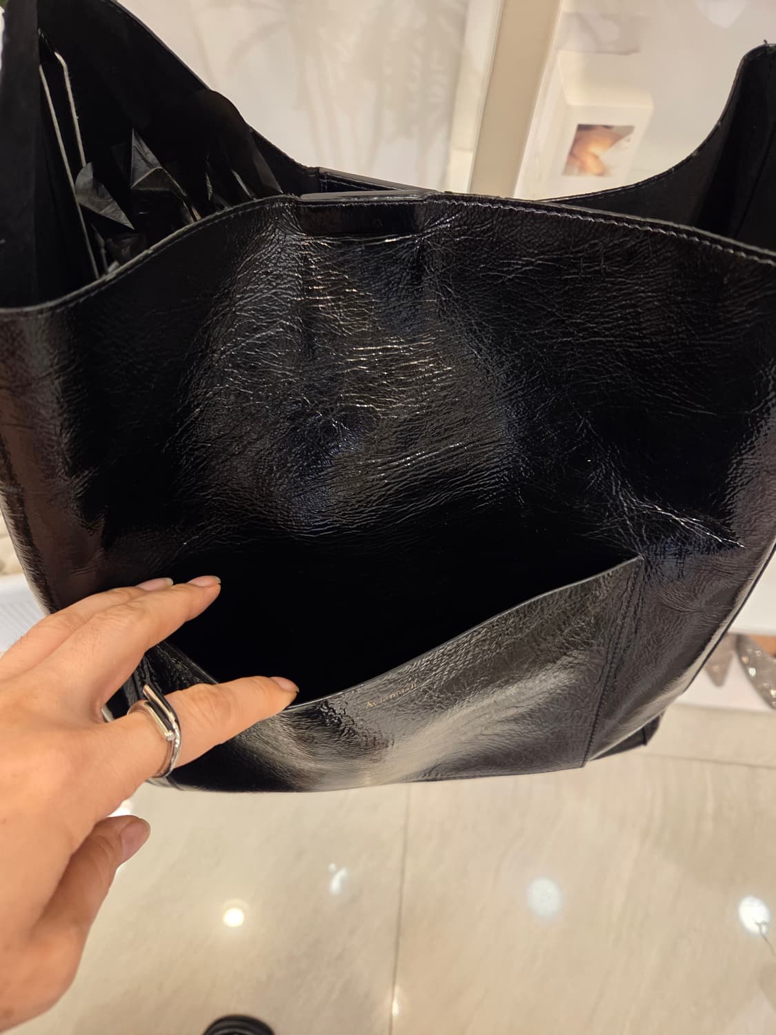 Aviemuah 아비에무아 원더러백 글로시 블랙 상품이미지4
