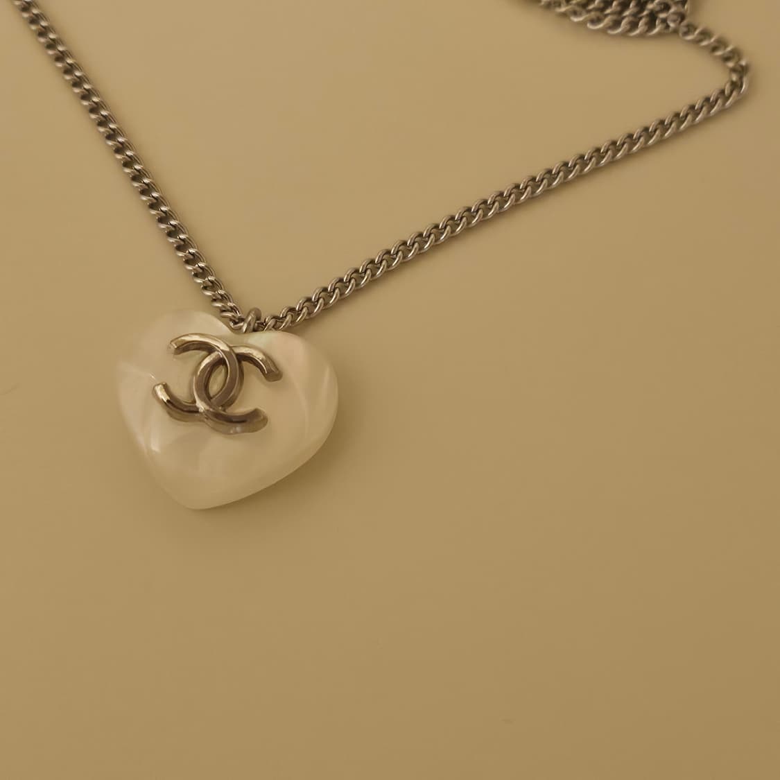 397 샤넬 빈티지 업사이클링 자개하트 목걸이 상품이미지2