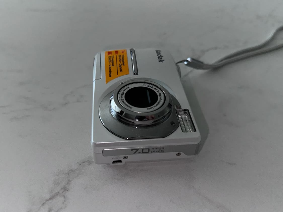 카리나 디카) 코닥 이지쉐어 c713 희귀색상 화이트 판매합니다(A+급) 상품이미지3