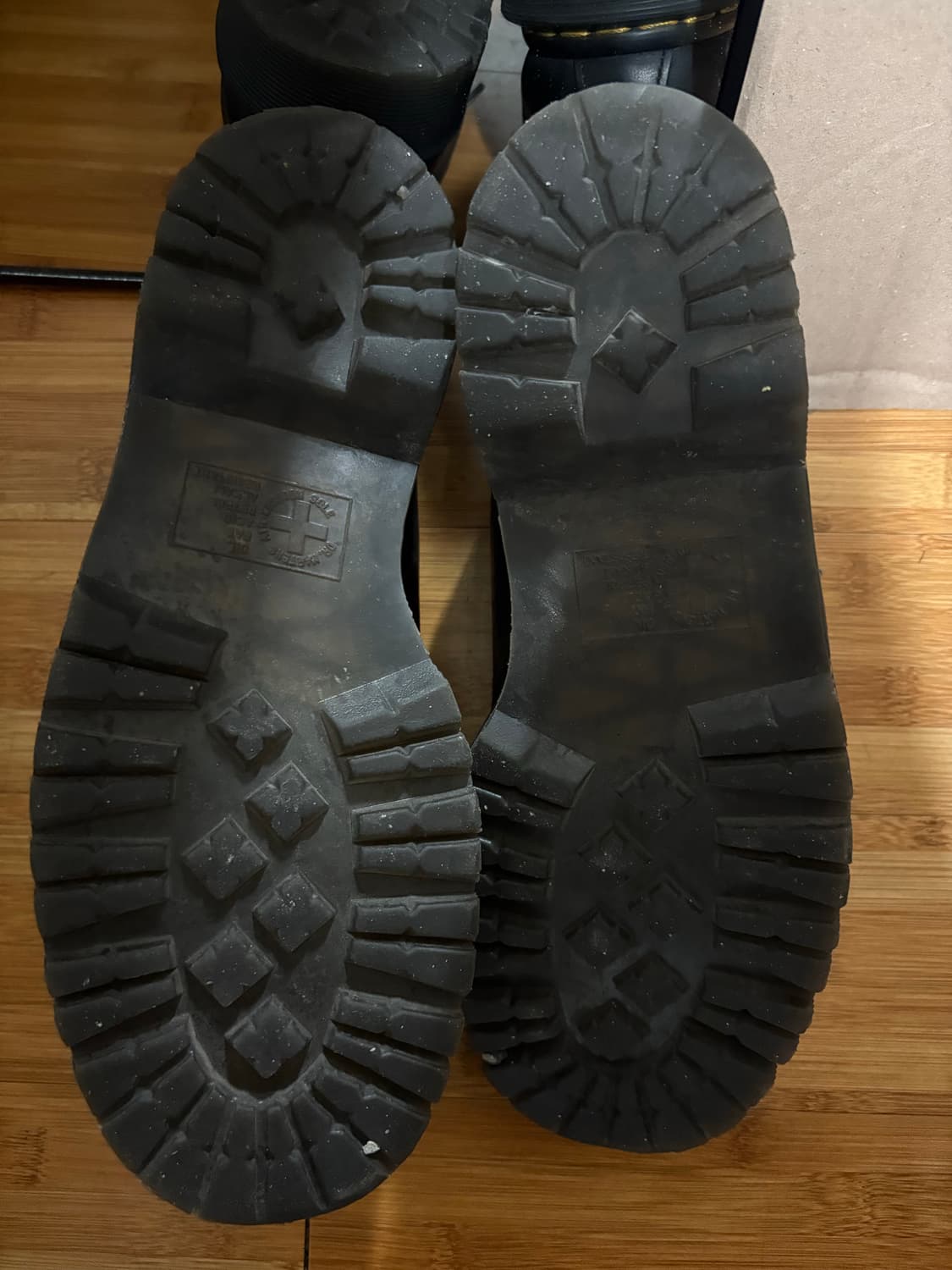 디네댓 닥터마틴 270 판매합니다 상품이미지4