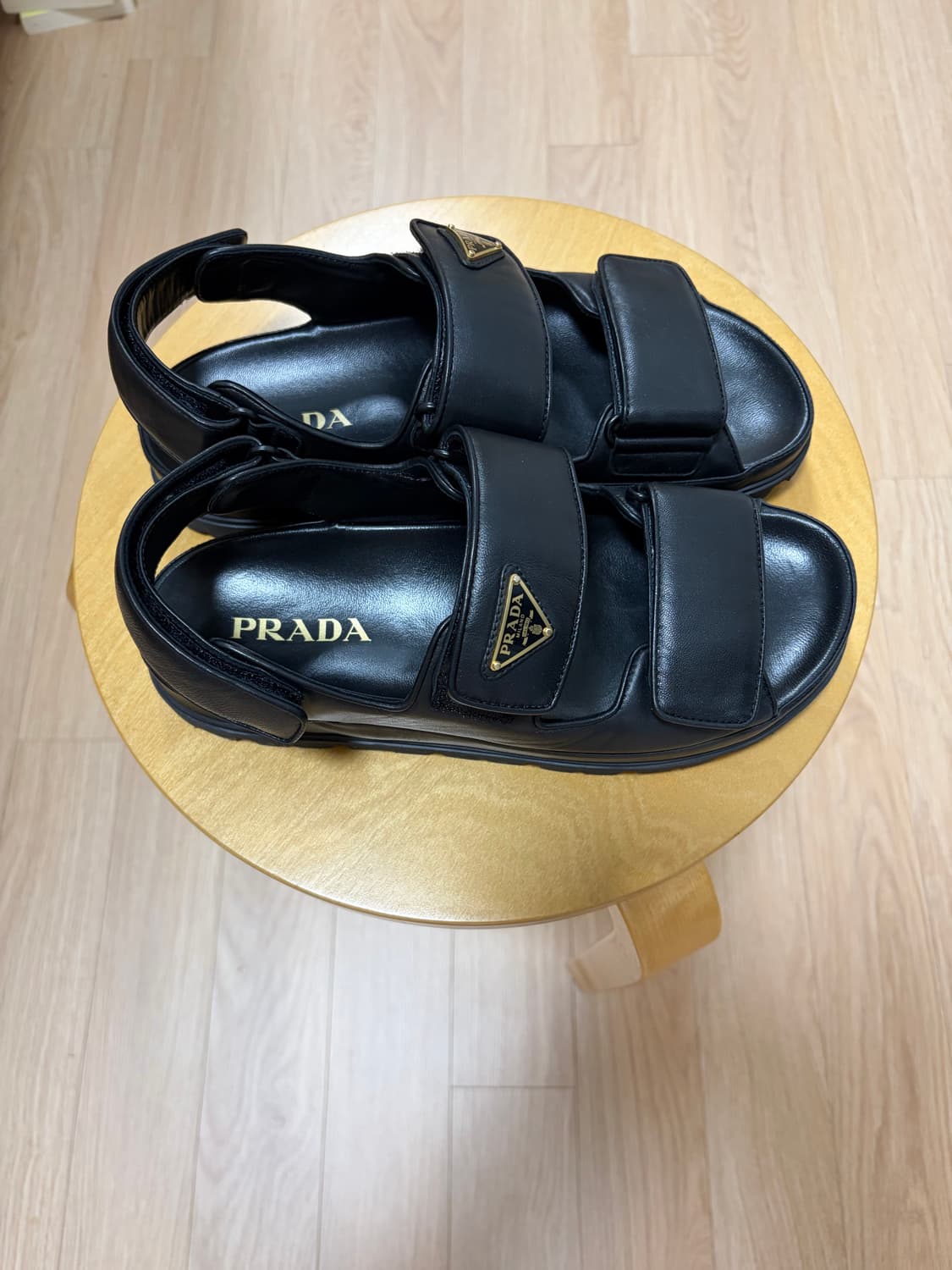 프라다 나파 가죽 샌들 상품이미지4