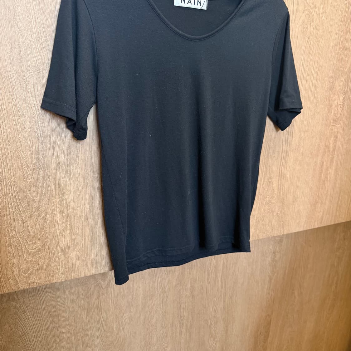 나인 라운드넥 반팔 티셔츠 무지 디테일 레귤러핏 블랙 상품이미지4