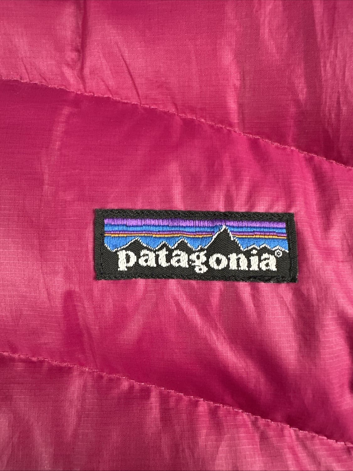 파타고니아 구스 다운 경량패딩 마젠타 상품이미지3