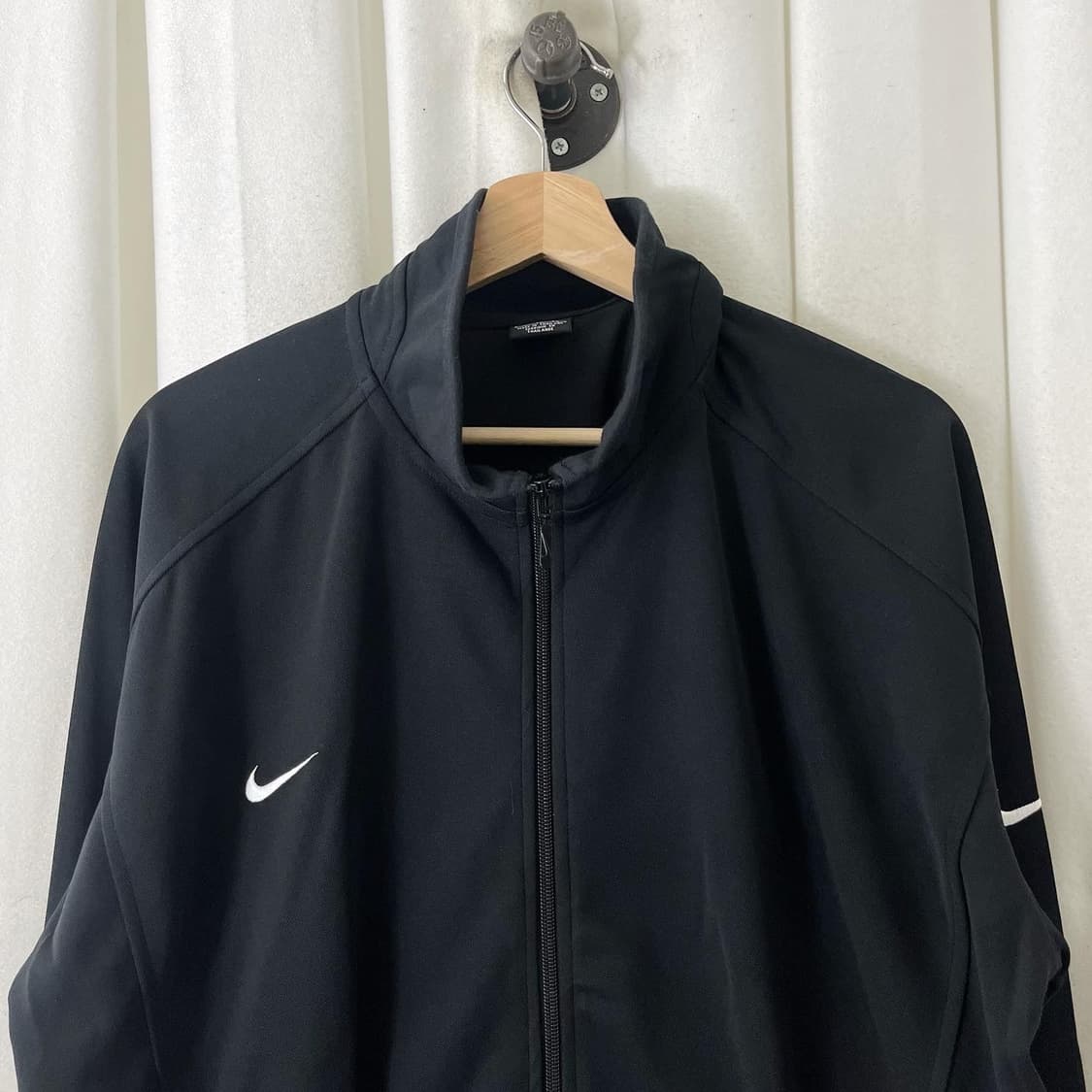 나이키 블랙 자수로고 트랙탑 상품이미지2