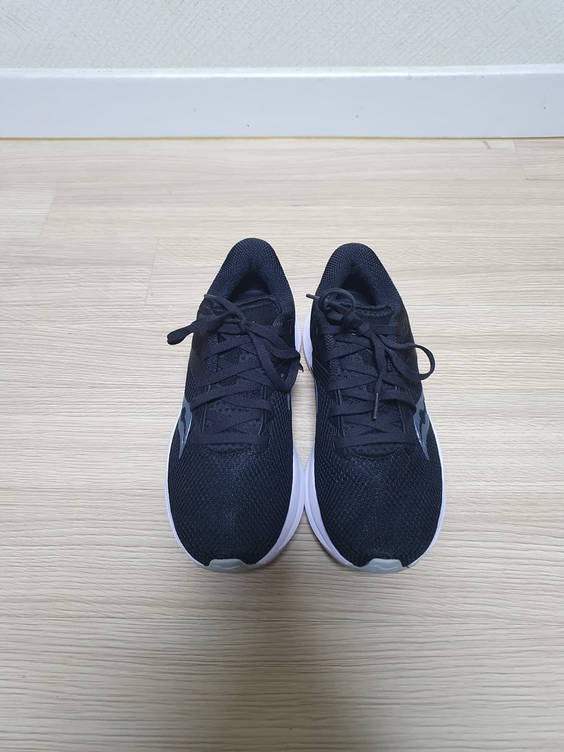 써코니 액손 러닝화 240 상품이미지3