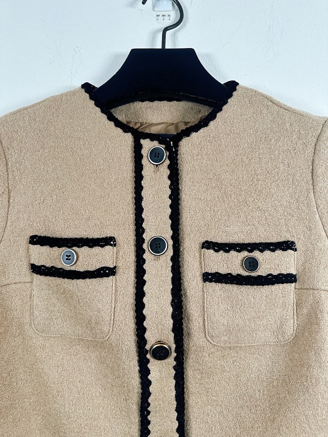 (정품/새상품)  자주 여성 베이지 라운드넥 포켓 트위드 자켓 상품이미지2