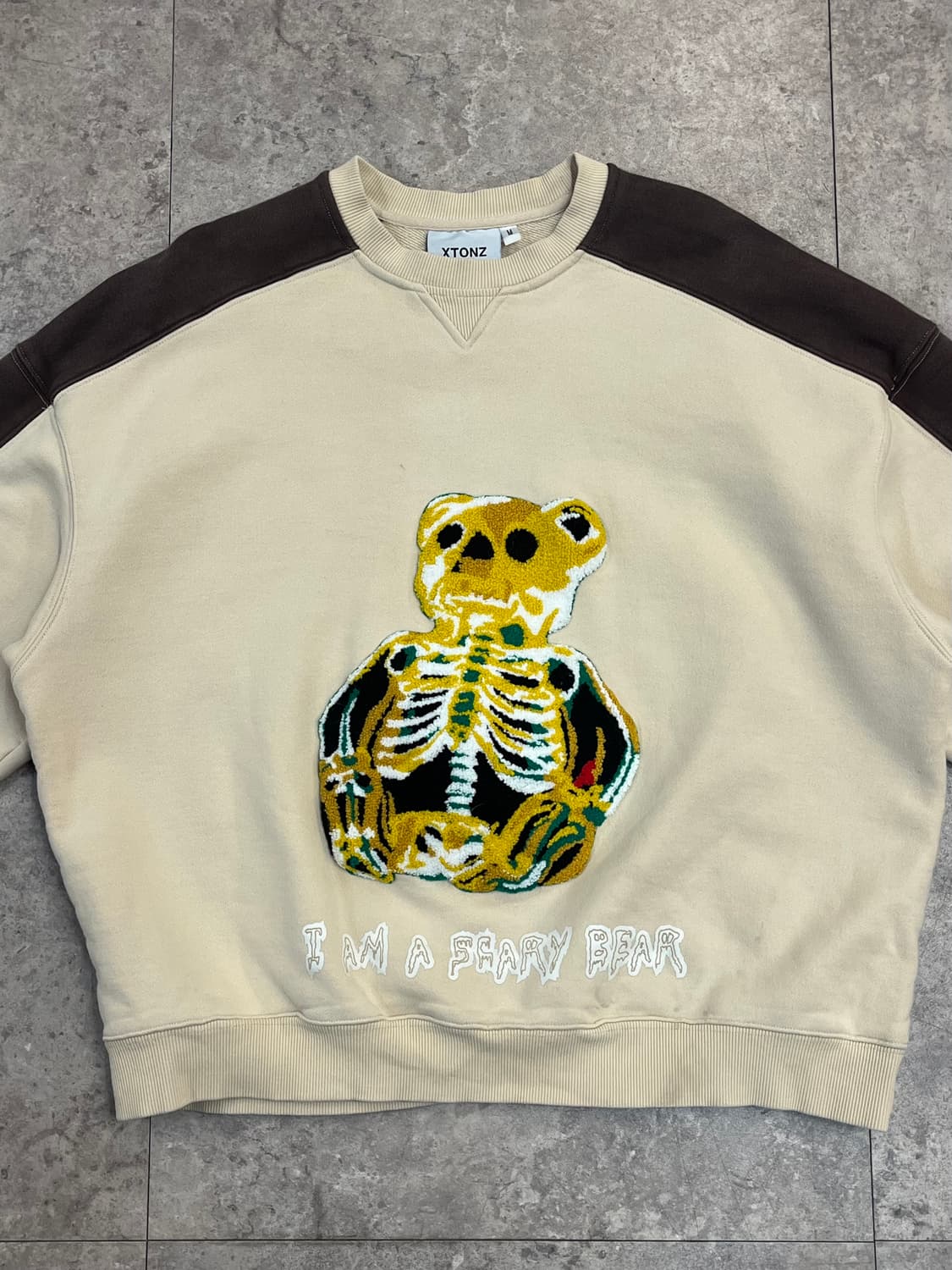 엑스톤즈 스케어리 젤리 베어 기모 맨투맨 베이지 M #csz2432 상품이미지5