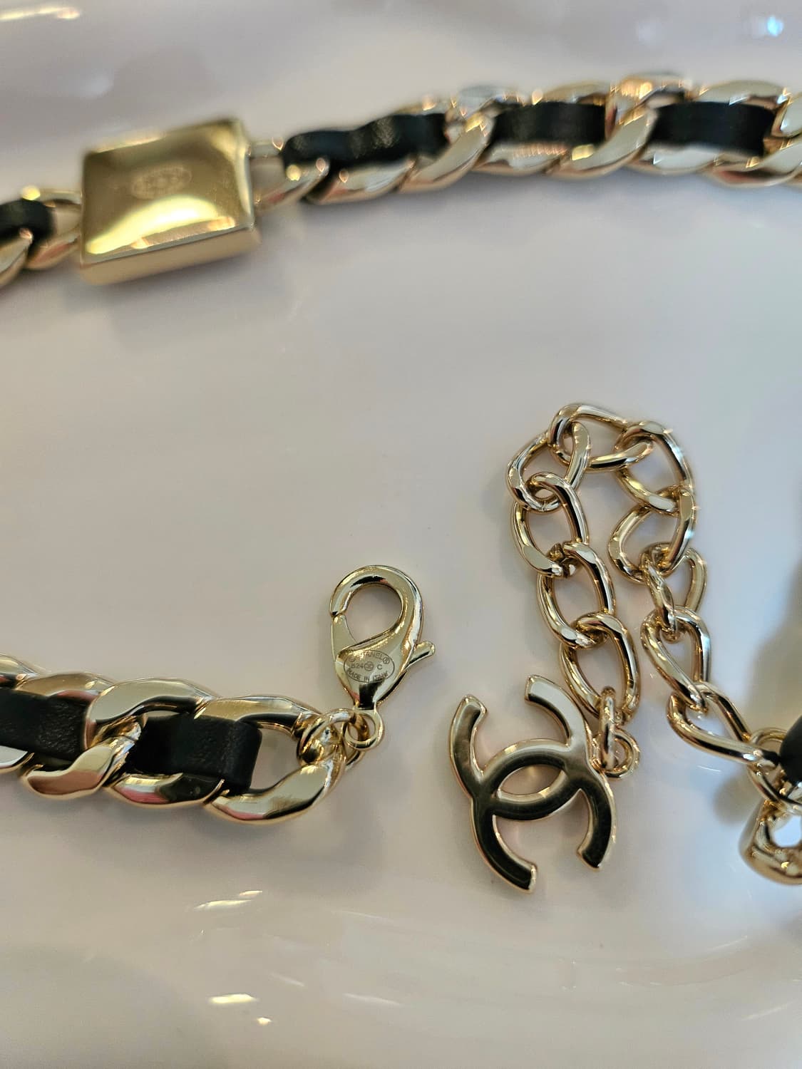 샤넬 CC로고 가죽 초커 목걸이 상품이미지6