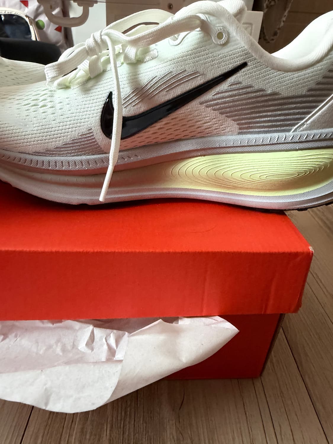 나이키 보메로 18 245 새상품 급처 상품이미지3