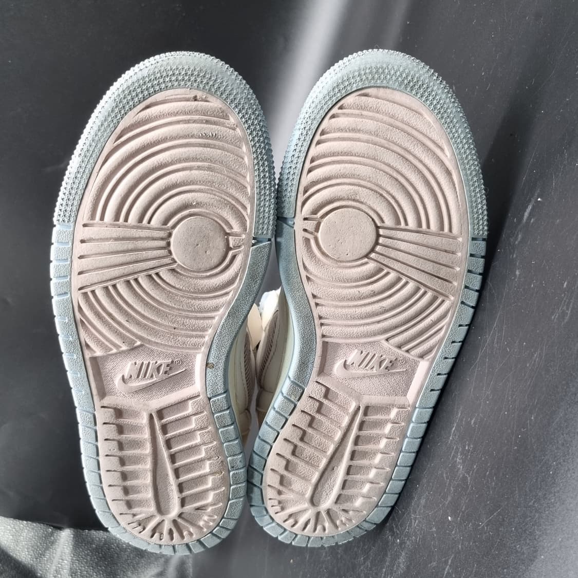 나이키 조던1 줌에어 여성하이탑 235 상품이미지3