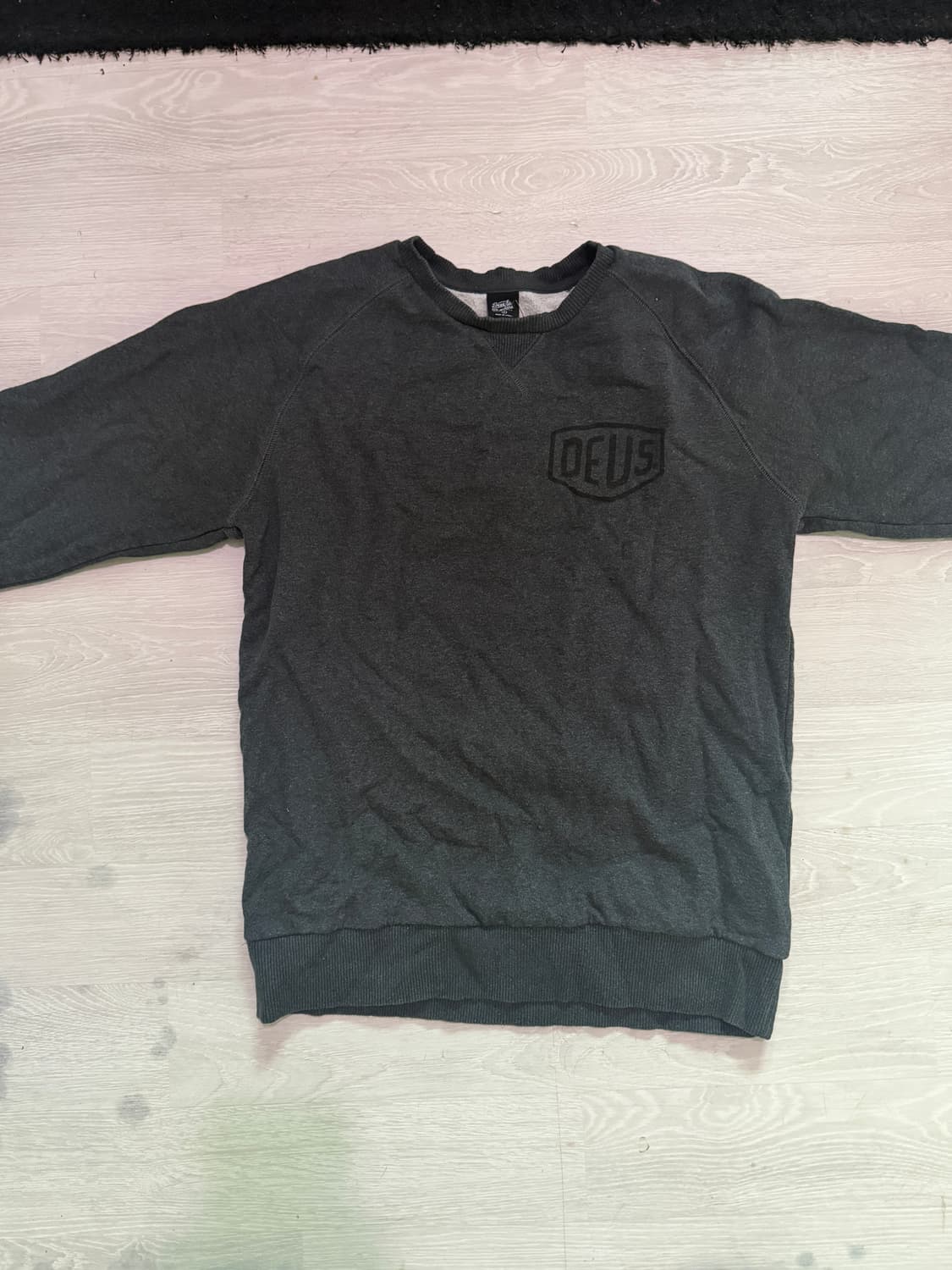 데우스 맨투맨 판매합니다! 상품이미지1