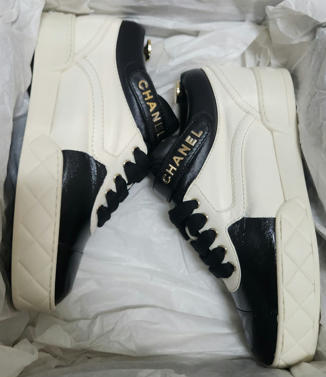 [정품]샤넬 스니커즈 운동화 클래식 퀼팅 레터링 블랙/아이보리 39.5  상품이미지7