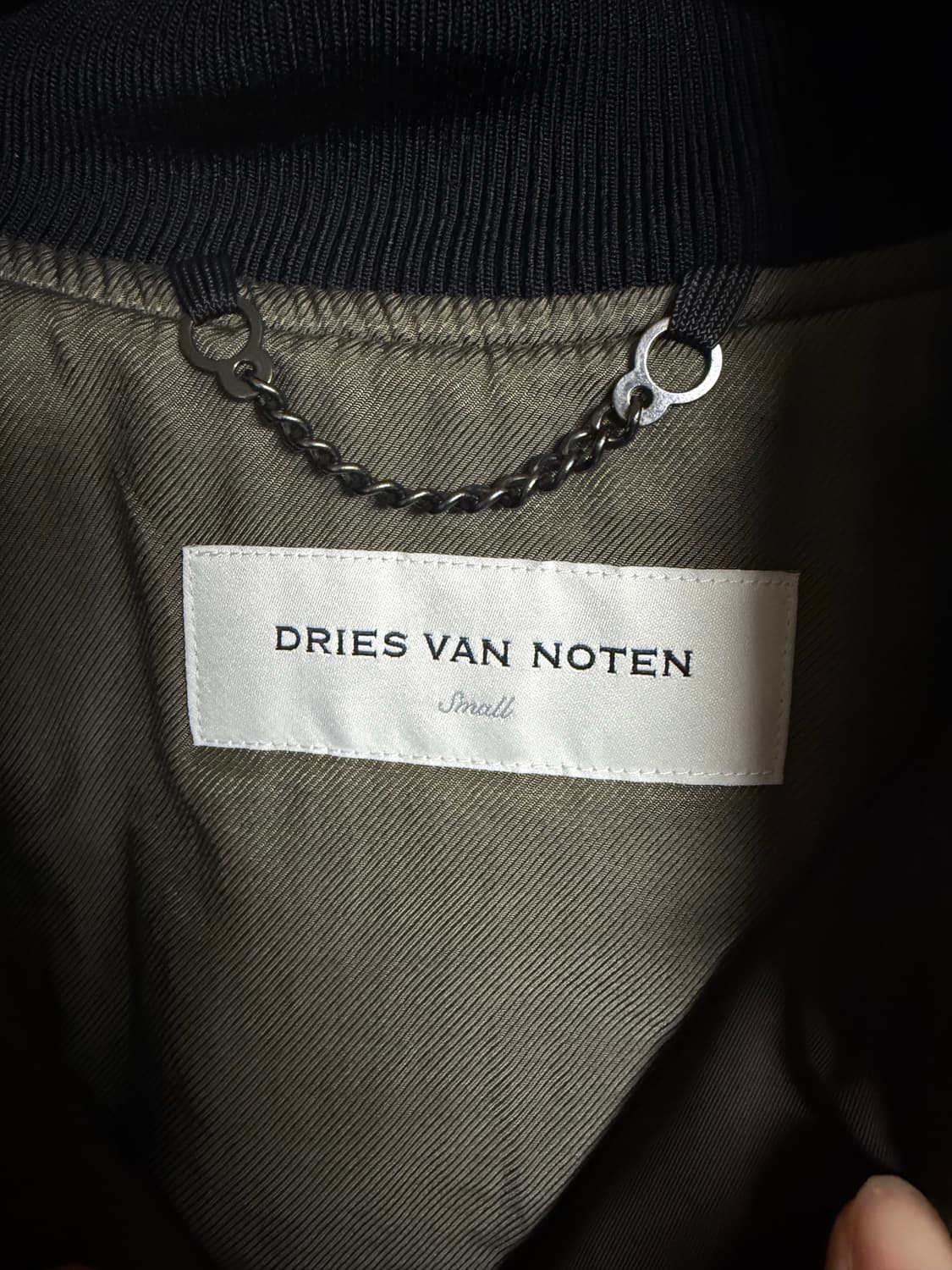 드리스반노튼 백지퍼봄버 카키 s 상품이미지3