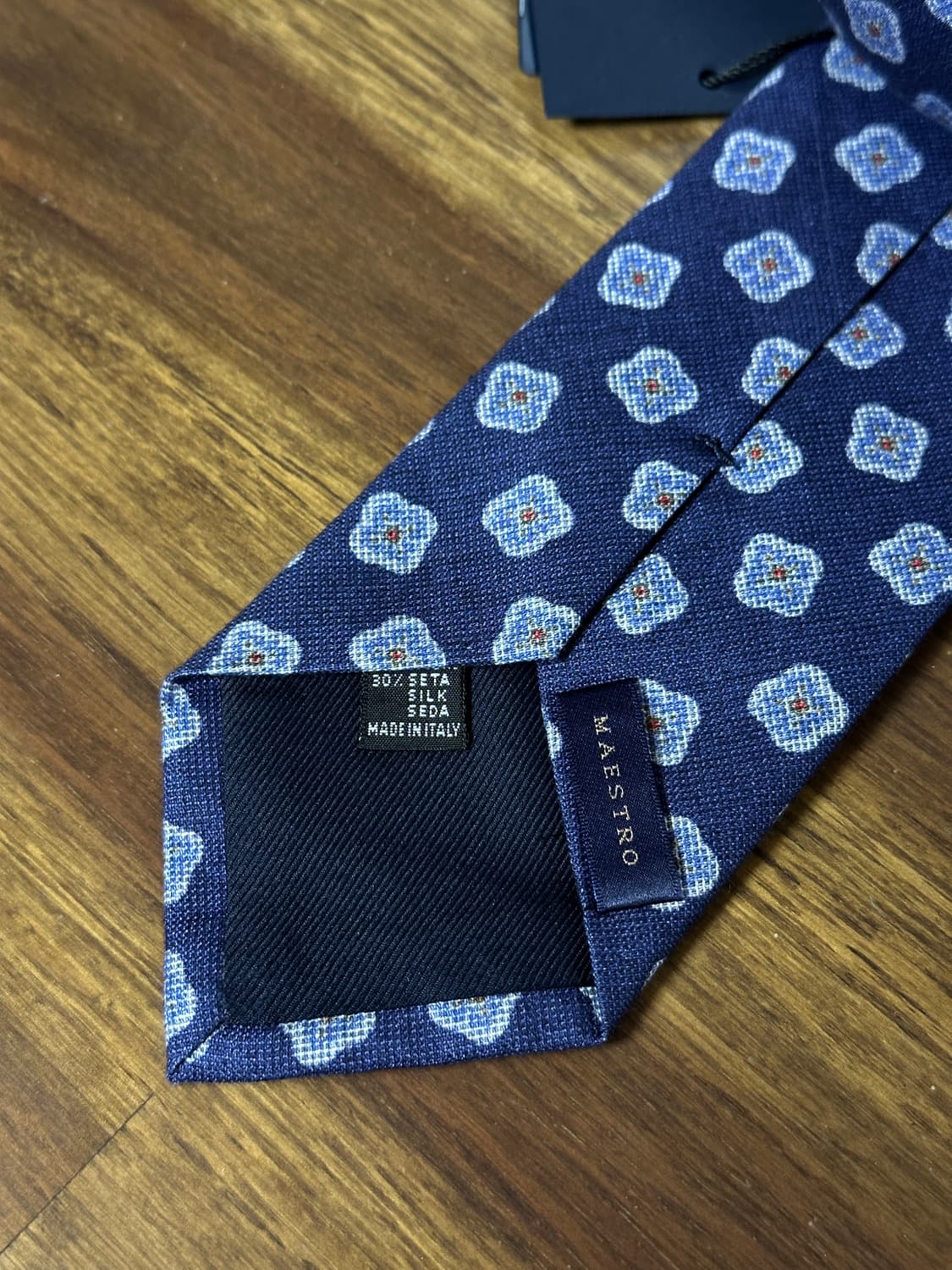 [새제품] 🇮🇹마에스트로 이태리메이드 플라워 패턴 실크 넥타이 네이비 상품이미지2