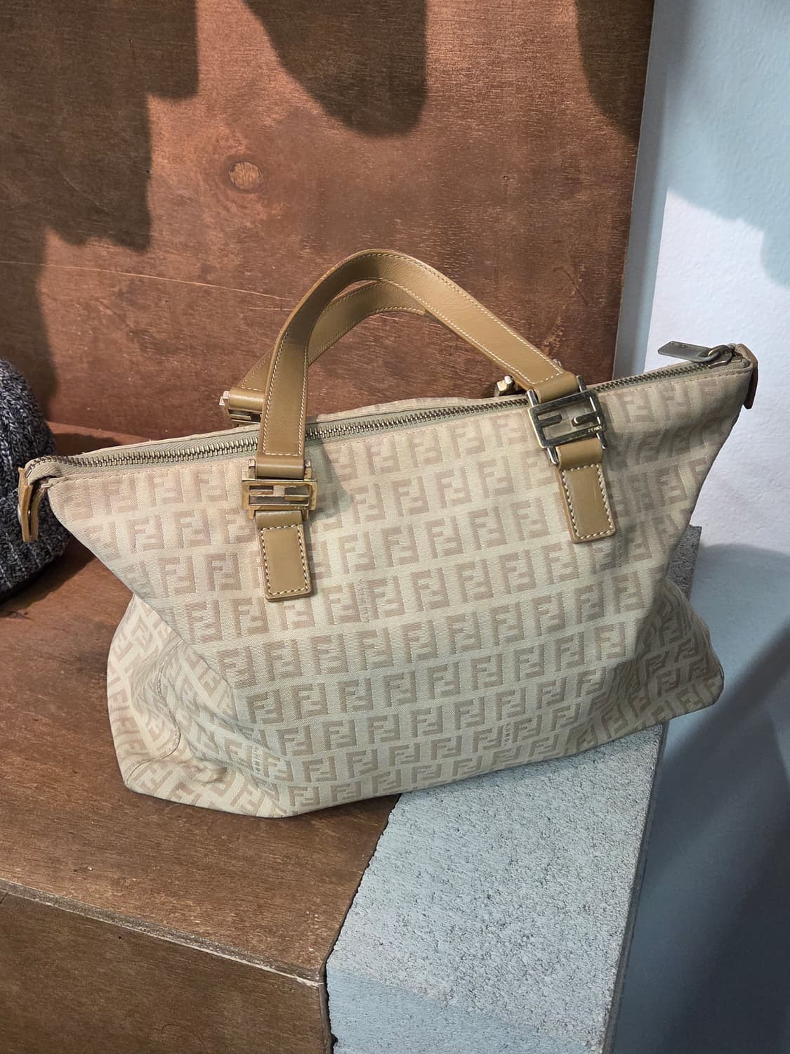 FENDI 펜디 주키노 레더 스트랩 숄더 백 상품이미지3