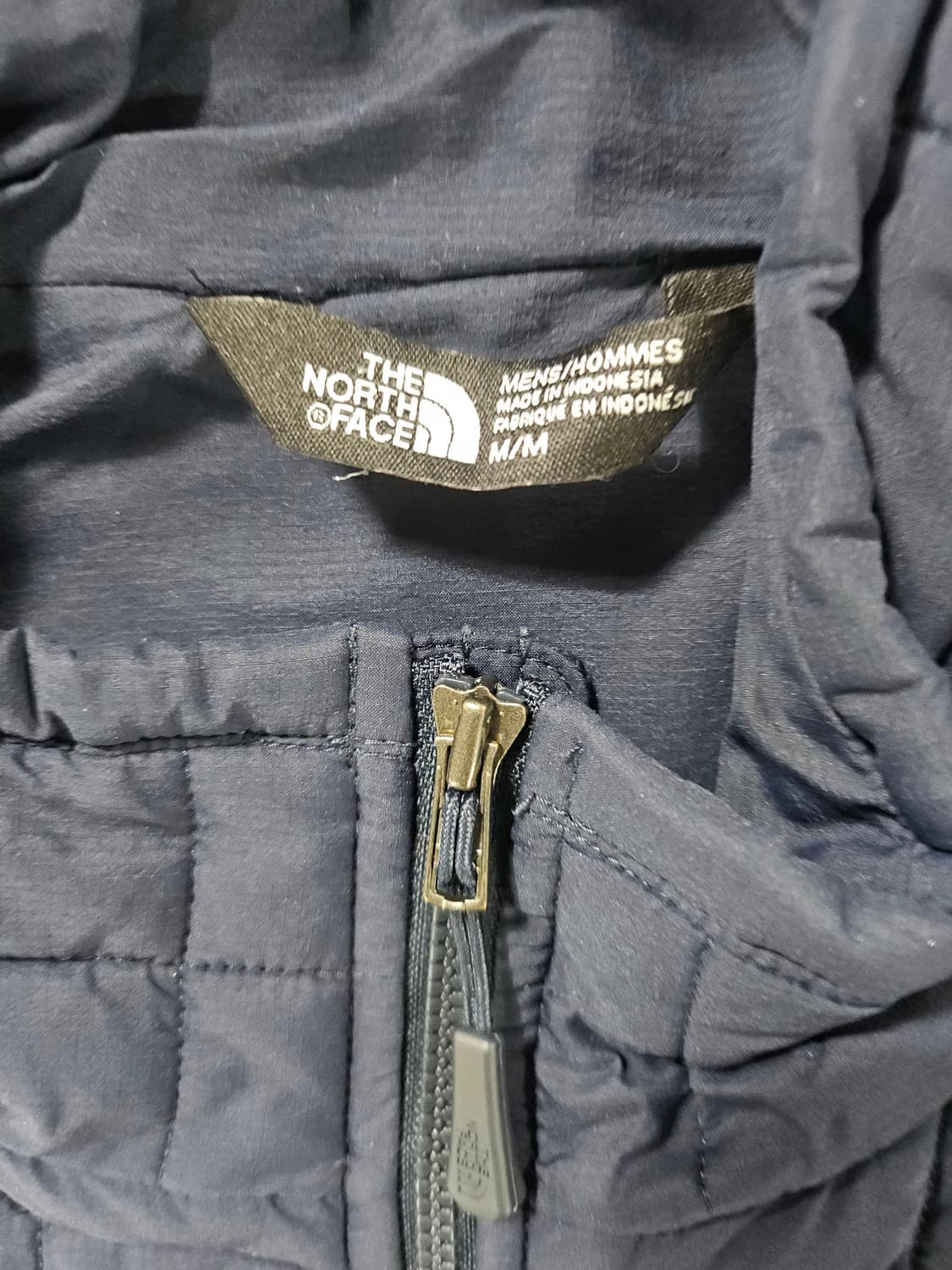 노스페이스 써모볼 퀼팅 경량패딩 네이비  M 상품이미지3