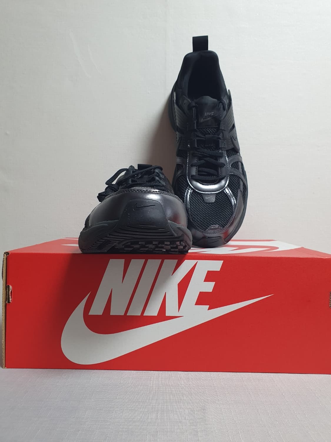 나이키 V2K 런 블랙 앤트러사이트 300mm HJ4497-001 상품이미지3