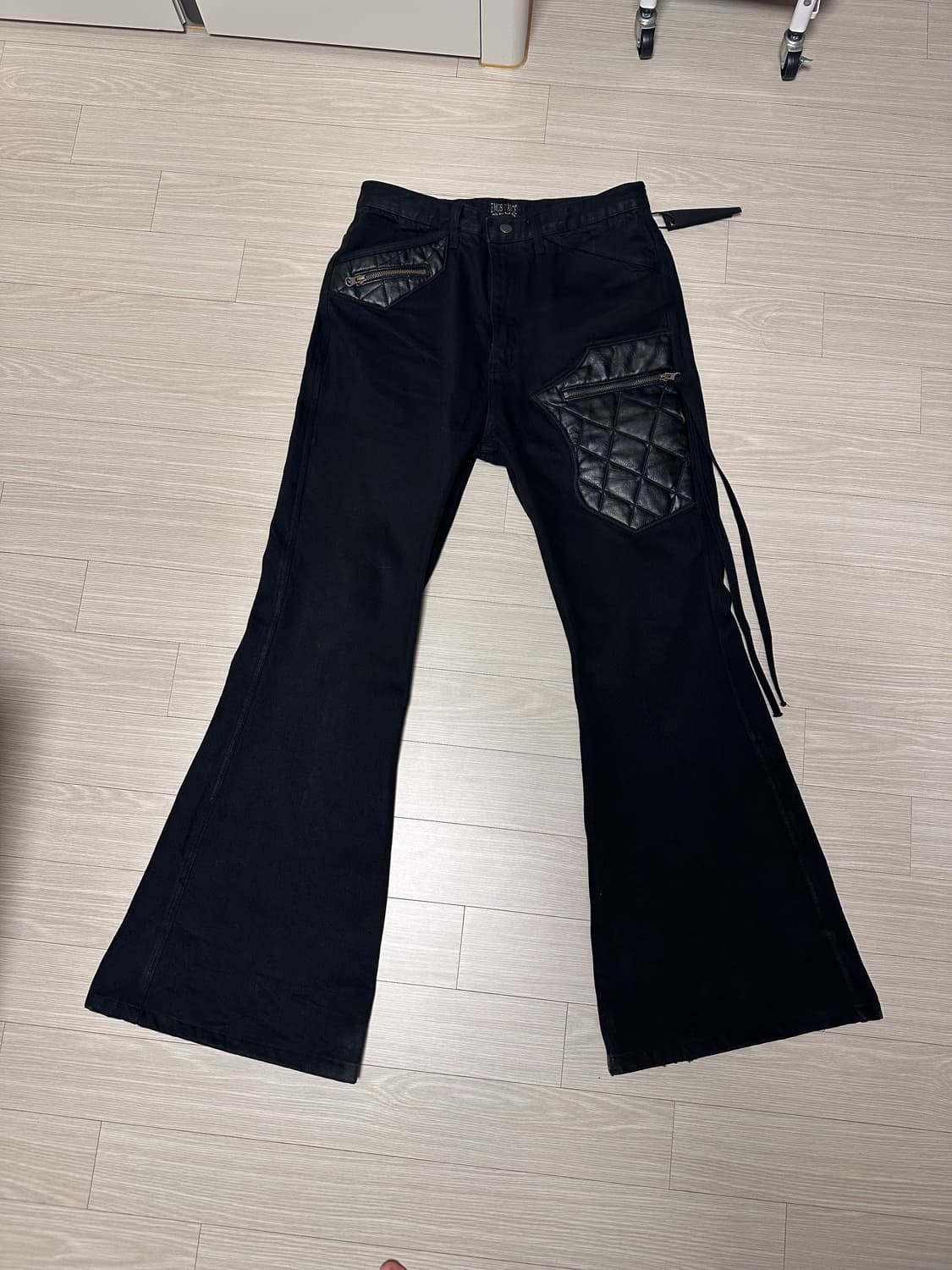 에모스탠스클럽 레더 패치 플레어진 1사이즈 상품이미지1