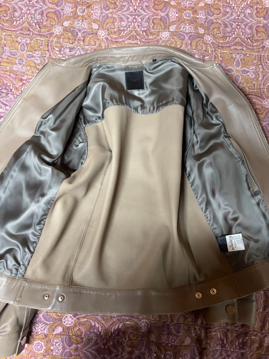 띠어리 양가죽 자켓 판매 합니다. 상품이미지6