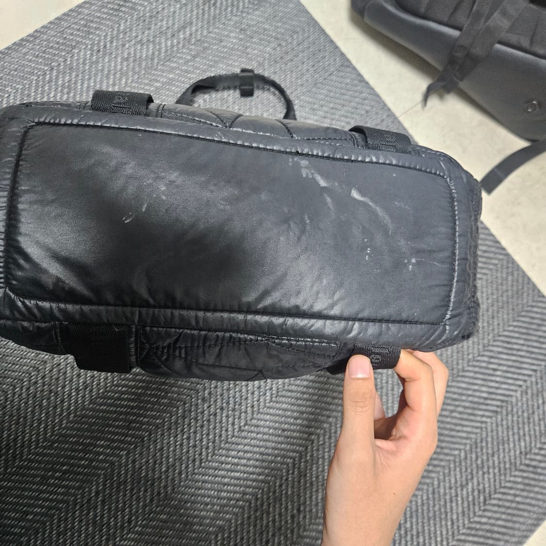 오클리 아이콘 로고 글로시 퀼팅 토트백 상품이미지3