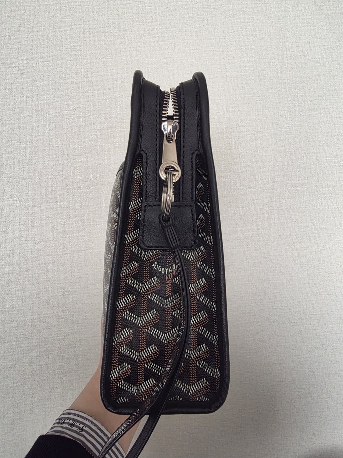 고야드 쥬방스 클러치 GM사이즈 블랙 색상 판매합니다 상품이미지3