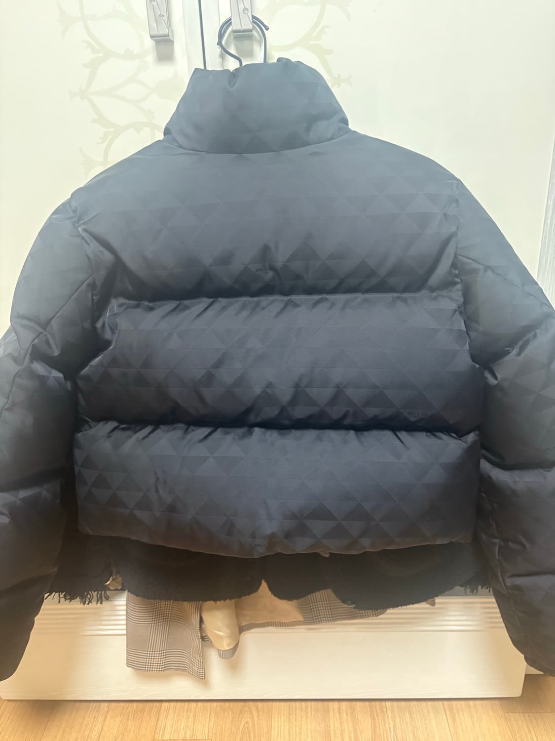 프라다 리나일론 크롭패딩 상품이미지4