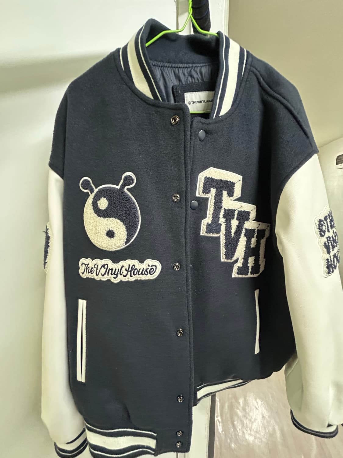 더바이닐하우스 바시티자켓 상품이미지1