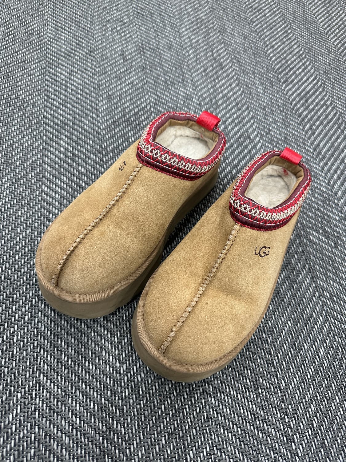 UGG 타스만 체스넛 플랫폼 슬리퍼 상품이미지1