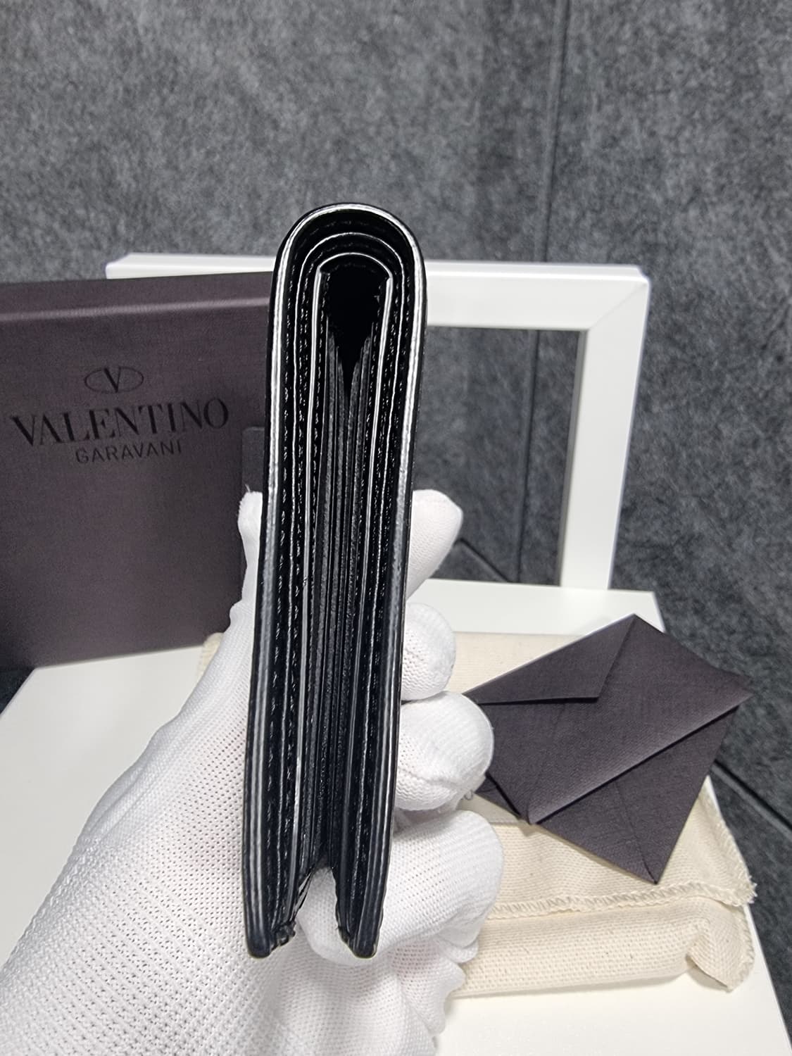 발렌티노 가리바니 VLTN 로고 남성 반지갑 상품이미지5