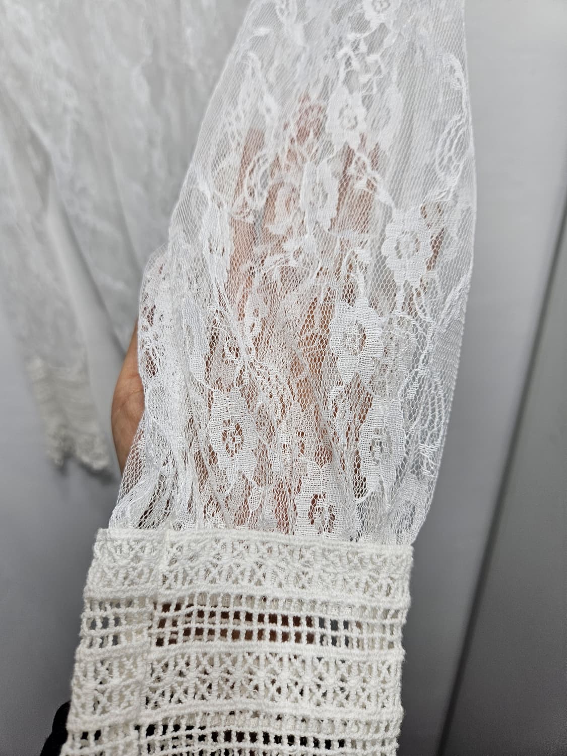 티파니앤 화이트 레이스 긴팔 블라우스 상품이미지8