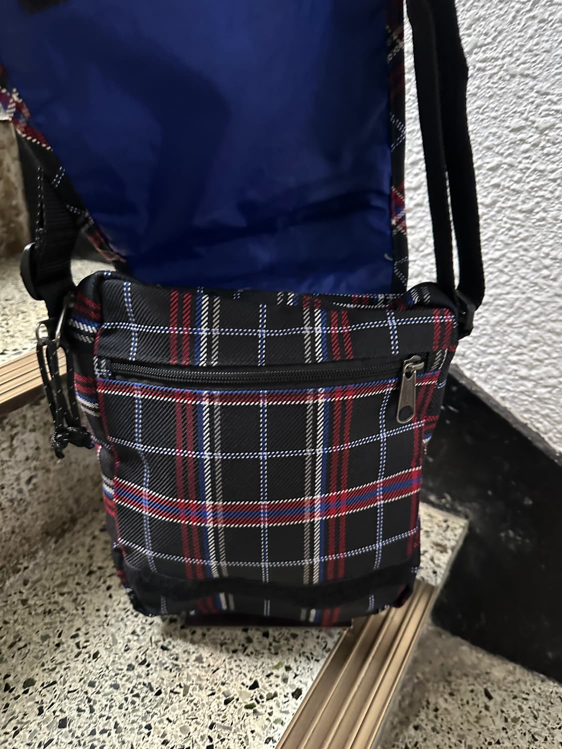 [Eastpak] 유니크한 타탄 체크 메신저 백 상품이미지4