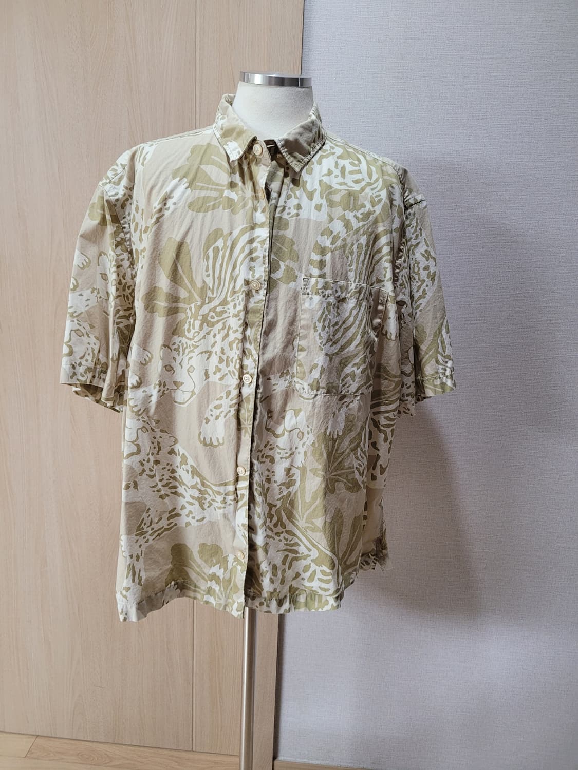 에이치엔엠 H&M 남자 레오파드패턴 반팔 셔츠 130 골드 상품이미지1